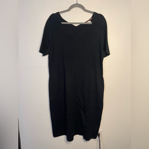 Peruvian Connection Dresses & Skirts - Peruvian connection double v neck Pima cotton midi dress